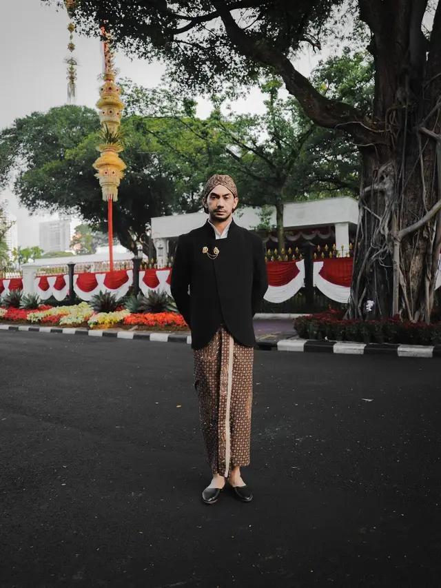 Reza Rahadian. (Foto: Dok. Instagram @officialpilarez)