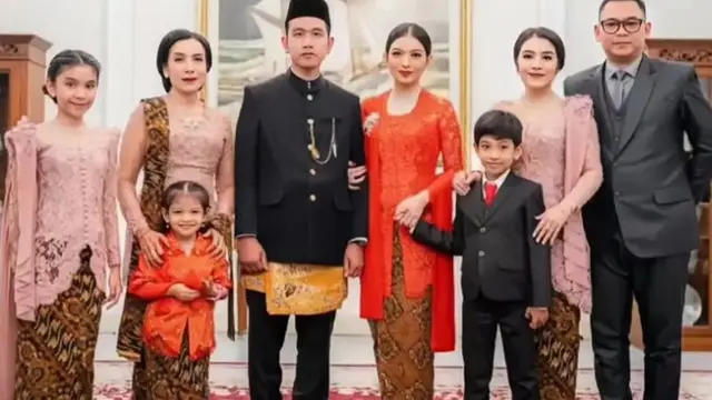 Tampilan Ibunda dan Kakak Selvi Ananda Dibalut Kebaya Pink saat Pelantikan Gibran Rakabuming. [@selvirarakabuming]