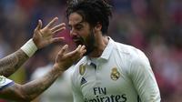 Selebrasi Isco usai mencetak gol buat Real Madrid ke gawang Sporting Gijon. (MIGUEL RIOPA / AFP)