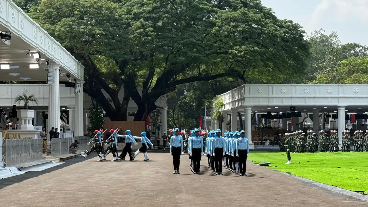 Gladi resik persiapan upacara peringatan HUT ke-80 RI di halaman Istana Merdeka Jakarta, Rabu (13/8/2025).