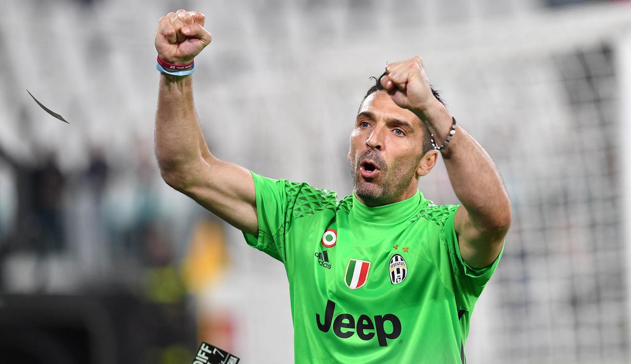 Ekspresi kiper Juventus, Gianluigi Buffon, saat melakukan selebrasi kemenangan usai timnya mengalahkan AS Monaco dalam laga semifinal Liga Champions. Keberhasilan Bianconeri tidak lepas dari performa gemilang Buffon. (AFP/Alberto Pizzoli)