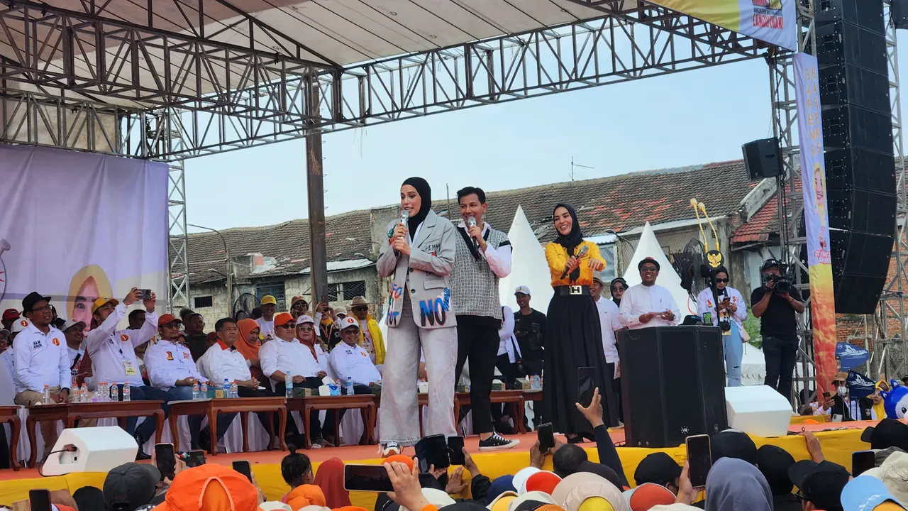 Selebritis sekaligus politisi Fairus Arafiq ramaikan kampanye Akbar Paslon nomor satu Imam-Ririn pada Pilkada Depok di Stadion Mahakam, Depok. (Liputan.com/Dicky Agung Prihanto)