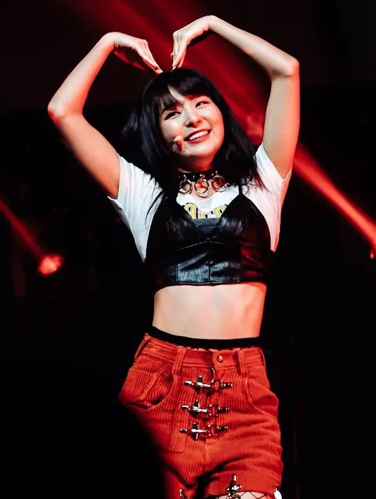 Pasalnya Seulgi mengaku jika dirinya canggung dengan EXO karena grup itu debut terlebih dahulu daripada dirinya. (Foto: instagram.com/seulgiredvelvet)