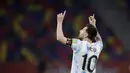 Striker Argentina, Lionel Messi, melakukan selebrasi usai mencetak gol ke gawang Chili pada Kualifikasi Piala Dunia 2022 Zona Amerika Selatan di Stadion Santiago del Estero, Jumat (4/6/2021). Kedua tim bermain imbang 1-1. (Juan Mabromata, Pool via AP)