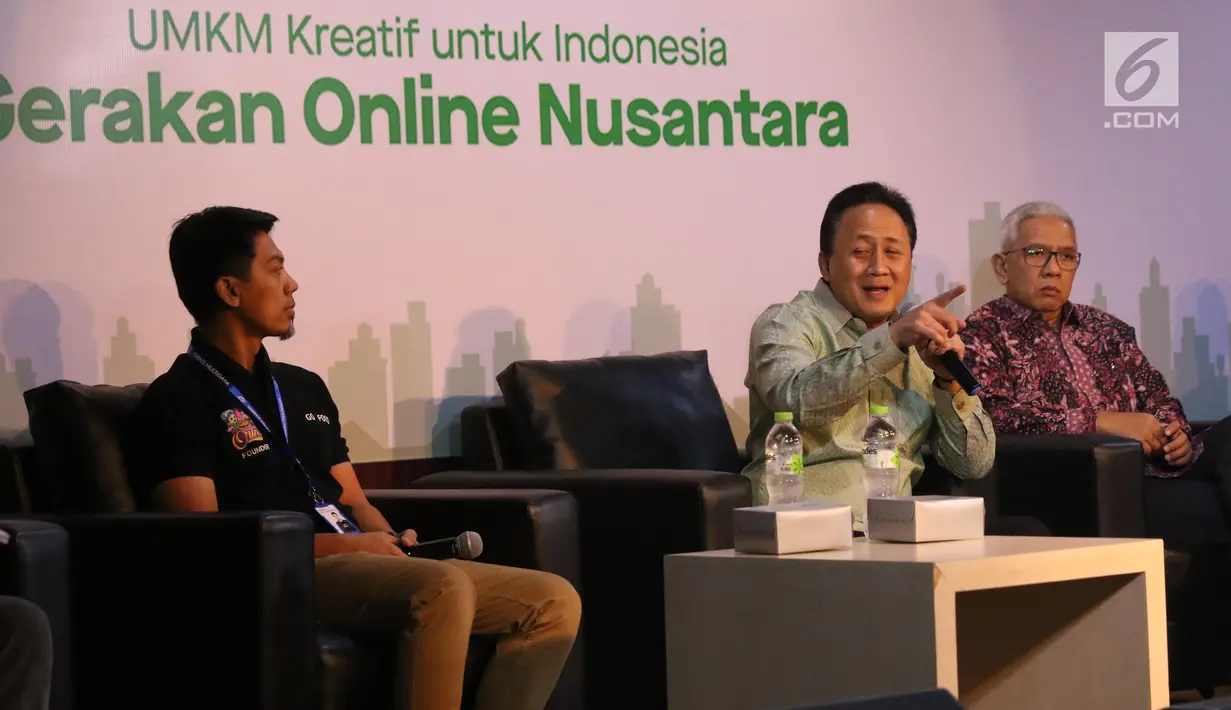 Kepala Bekraf Triawan Munaf menjadi pembicara pada seminar Gojek Wirausaha #GerakanOnlineNusantara "UMKM Kreatif dan Mandiri Kreasi Anak Bangsa", Jakarta, Selasa (27/8/2019). Dalam seminar ini, Gojek melatih 550 UMKM yang berada dalam naungan enam kementerian/lembaga. (Liputan6.com/Angga Yuniar)