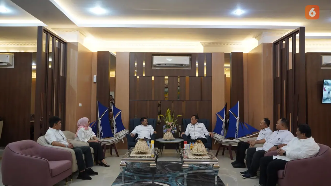 Kajati Sulsel Agus Salim menemui Kepala ATR BPN Sulsel Tri Wibisono bahas pengamanan lahan.