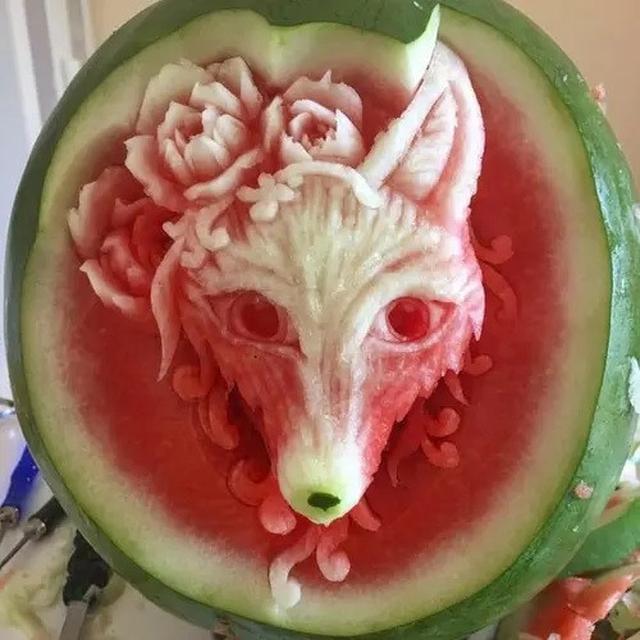 6 Kreasi Seni Ukir Semangka Bentuk Hewan Buas Ini Unik Banget