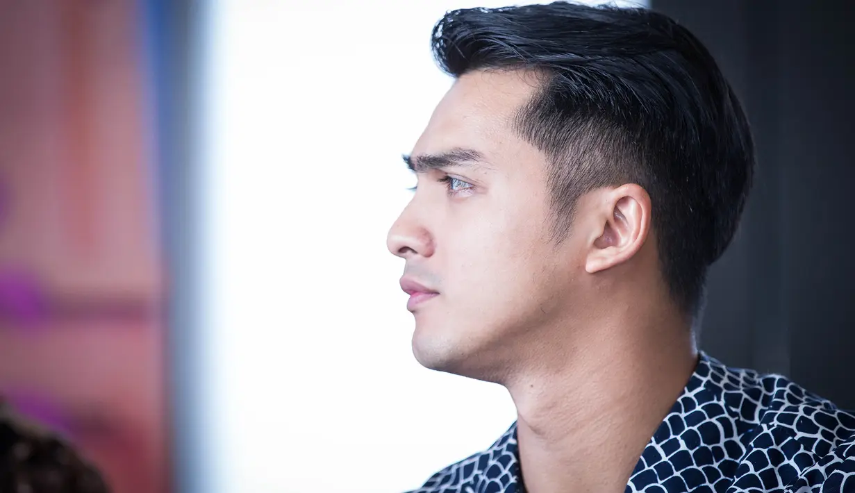 “Nggak cuti sih tp udah kasih tau kalo awal Maret, pokoknya di sudah ada wanti-wantinya, kita udah bilang sama ph nya kalo awal maret nanti ya siap-siap aja nanti kalo tiba-tiba nggak bisa syuting,” jelas Ricky. (Dezmond Manullang/Bintang.com)