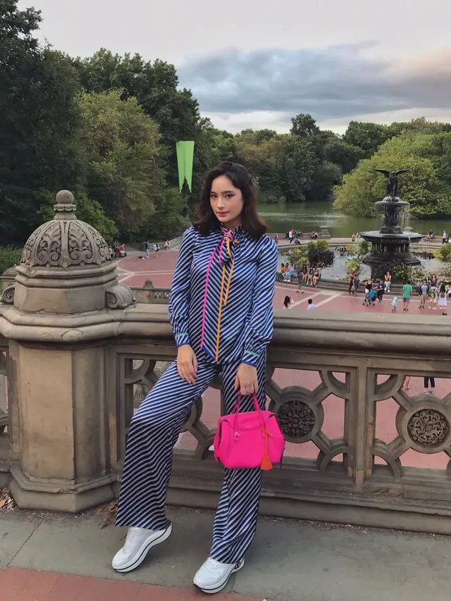 7 Gaya Kasual Tatjana Saphira, Jadi 'Pelakor' di The World of The Married Versi Indonesia