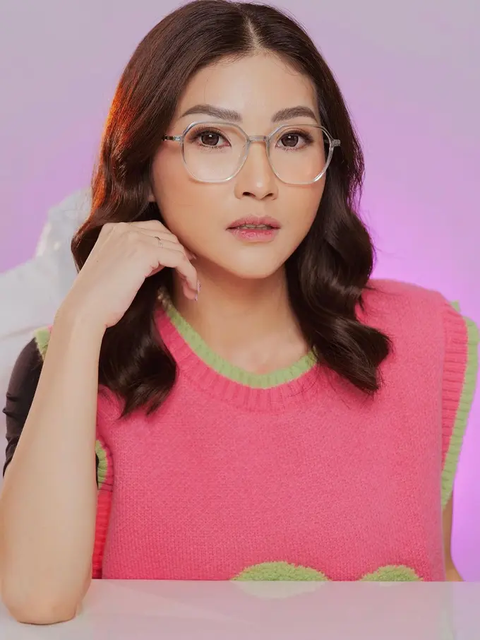 Sarwendah pakai kacamata (Instagram/sarwendah29)