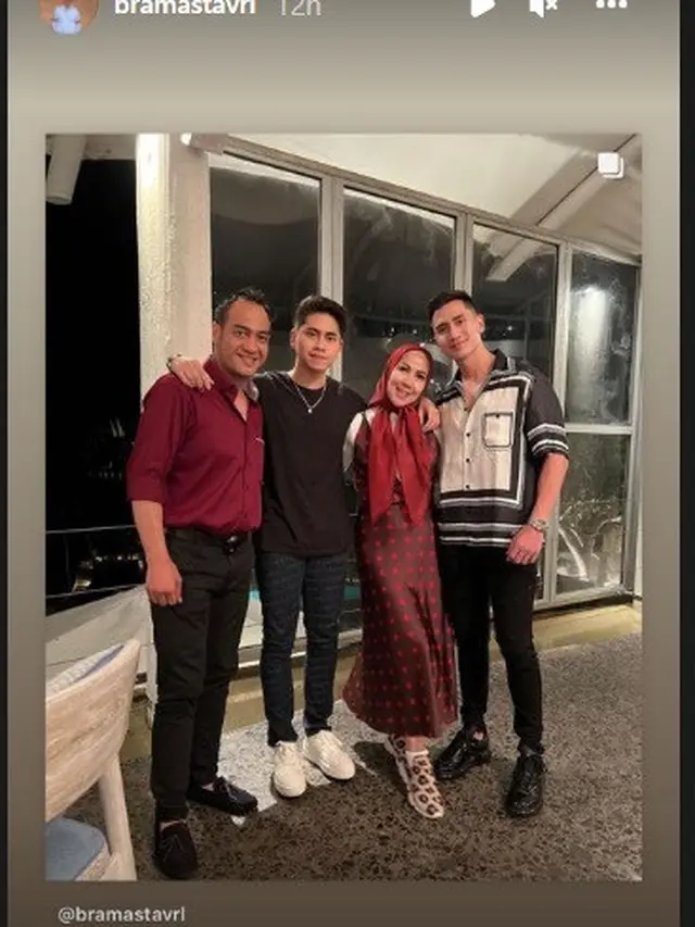 Verrell Bramasta Makan Bareng Venna Melinda dan Ferry Irawan (Foto: Instagram/@bramastavrl)