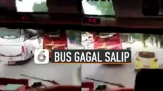 Penumpang bus tidak sengaja merekam kejadian saat bus gagal menyalip dan menyenggol mobil.