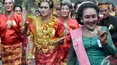 Suasana kemeriahan saat Karnaval Seni Budaya DKI Jakarta, Minggu (2/11/2014) bersama ratusan waria (Liputan6.com/Miftahul Hayat)