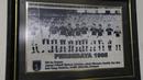 Foto Tim Persebaya Surabaya pada tahun 1965 terpampang pada salah satu ruangan di Wisma Persebaya Karanggayam, Surabaya, Jumat(10/6/2016). (Bola.com/Nicklas Hanoatubun)