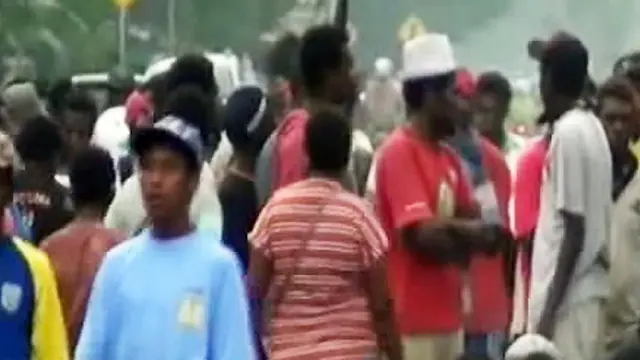 Sudah Tiga Hari Warga Timika Duduki DPRD