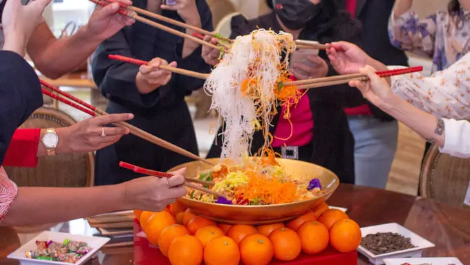 Keseruan Merayakan Imlek 2022 dengan Menikmati Masakan Otentik Kanton dan Szechuan, hingga Bertemu Barongsai di Hotel Mewah Jakarta