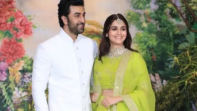 [Bintang] 8 Artis Bollywood yang Hadiri Pernikahan Sonam Kapoor