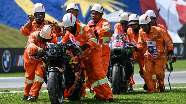 Foto: Insiden Mengerikan Jack Miller di MotoGP Malaysia 2024, Kepala Terbentur Ban Fabio Quartararo
