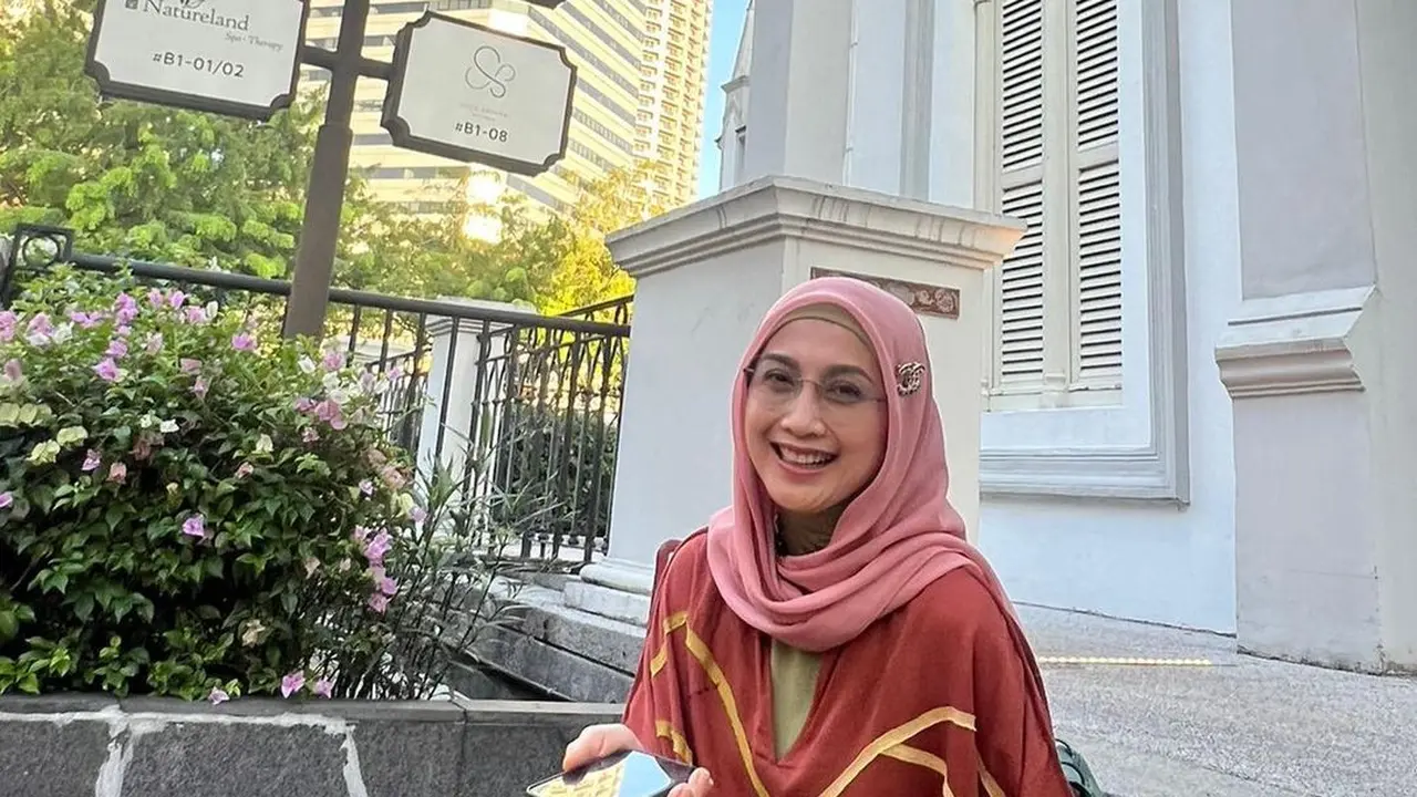 7 Potret Desy Ratnasari Liburan Ke Singapura, Gayanya Tuai Sorotan