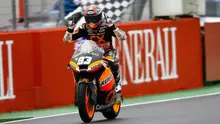 Marc Marquez merayakan kemenangan sensasional pada GP Valencia 2012 saat masih di kelas Moto2. (Red Bull)