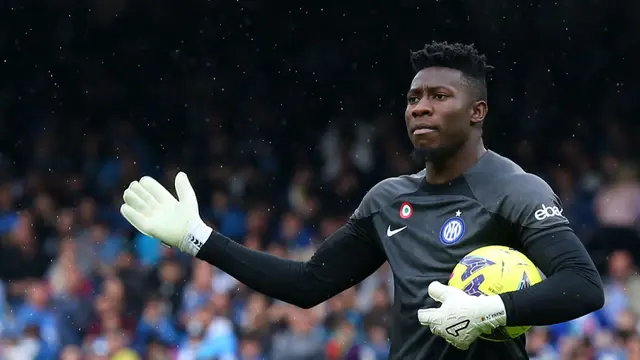 Foto: Aksi Tangkas Andre Onana, Kiper yang Digadang-gadang Gantikan Peran David de Gea di Bawah Mistar Gawang MU
