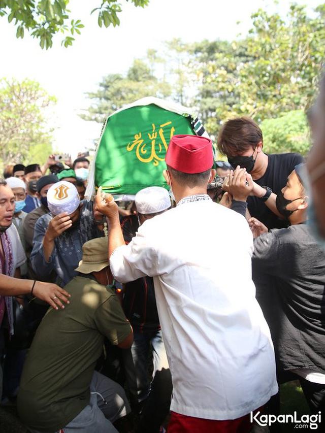 Komedian Sapri Meninggal Dunia Jelang Istri Melahirkan ...