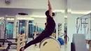 Momen saat Haruka melakukan pilates ini juga tak lepas dari perhatian banyak netizen. Bahkan, tak heran pula jika wanita 30 tahun ini memiliki badan yang cukup lentur. (Liputan6.com/IG/@haruuuu_chan)