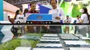 Pengunjung melihat maket kawasan logistik Bhanda Ghara Reksa (BGR) BUMN bidang logistik IBD Expo 2016 di Jakarta, Kamis (8/9). Saat ini BGR mempersiapkan untuk menunjang kegiatan bisnis yang ada dalam Holding BUMN Pangan. (Liputan6.com/Fery Pradolo)