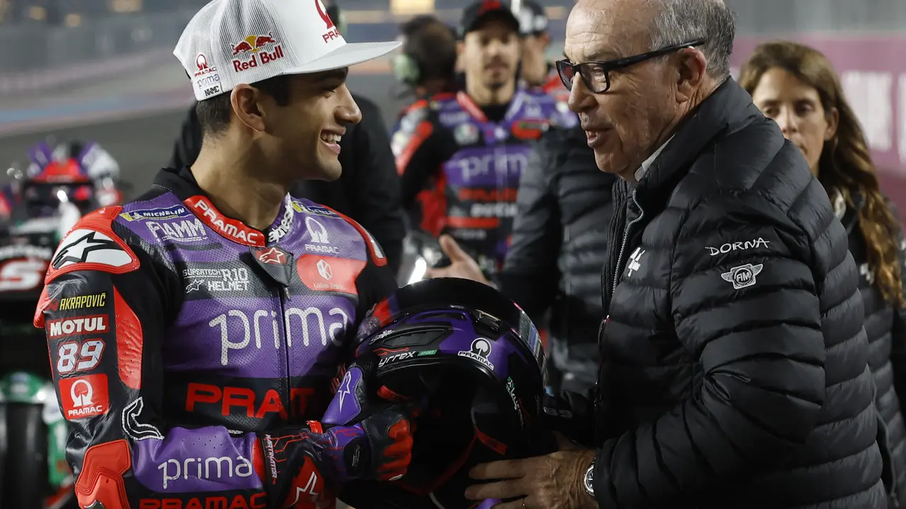 CEO Dorna Carmelo Ezpeleta (kanan)