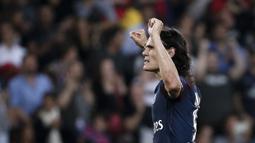 Ekspresi Edinson Cavani usai mencetak gol ke gawang Saint Etienne pada lanjutan Ligue 1 Prancis di Parc des Princes stadium, Paris, (25/8/2017). PSG menang 3-0. (AP/Kamil Zihnioglu)