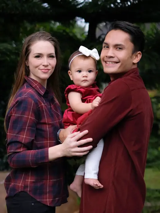 Hadirnya buah hati kedua ini melengkapi kebahagiaan Randy Pangalila dan istrinya. Pasalnya, ia sudah dikaruniai anak pertama perempuan dan sebentar lagi akan memiliki anak laki-laki. Bintang sinetron ‘Takdir Cinta yang Kupilih’ itu pun meminta doa terbaik untuk istri dan calon anak keduanya tersebut. (Liputan6.com/IG/@randpunk)