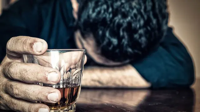 Yang Bisa Terjadi pada Otak Pecandu Alkohol