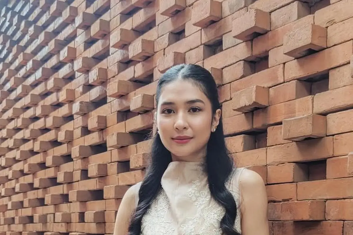 Mikha Tambayong saat Hadir Lamaran Syifa Hadju dan El Rumi. [@miktambayong]