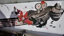 Mural berjudul Gugur Bunga dalam acara Project #1/Mural Cikini di Taman Plaza Teater Besar, TIM, Jakarta, Selasa (20/8/2019). Mural tersebut digelar dalam rangka menata estetika ruang publik sebagai sarana interaksi visual masyarakat. (merdeka.com/Iqbal S. Nugroho)