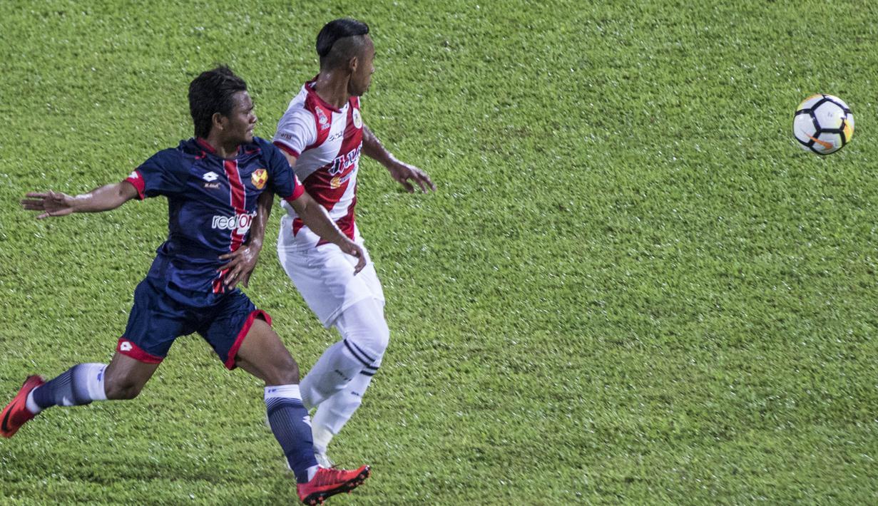 Gelandang Selangor FA, Ilham Udin, mengejar bola saat melawan Kuala Lumpur FA pada laga Liga Super Malaysia di Stadion Kuala Lumpur, Cheras, Minggu (4/2/2018). Kuala Lumpur FA kalah 0-2 dari Selangor FA. (Bola.com/Vitalis Yogi Trisna)
