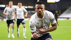 Striker Manchester City, Gabriel Jesus, melakukan selebrasi usai mencetak gol ke gawang Wolverhampton Wanderers pada laga Liga Inggris di Stadion Molineux, Senin (21/9/2020). Manchester City menang dengan skor 3-1. (Marc Atkins/Pool via AP)