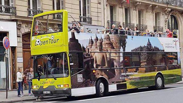 Logo Wonderful Indonesia lengkap dengan gambar atraksi alam dan budaya Indonesia akan terpampang di 20 bus city tour di Kota Paris(2)