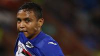 Juventus sedang berupaya untuk mendatangkan bomber Sampdoria, Luis Muriel. Namun menurut Talksport, Si Nyonya Tua harus bersaing dengan Inter Milan dan juga AS Roma untuk mendapatkan striker Kolombia tersebut. (AFP/Marco Bertorello)