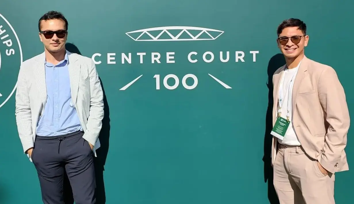<p>Pria yang kini berusia 38 tahun itu menghadiri final turnamen tenis terbuka pada Minggu (10/7) lalu. Foto Nicholas Saputra tersebar di dunia maya gara-gara unggahan rekannya, Christoper Rungkat. (FOTO: instagram.com/christorungkat/)</p>