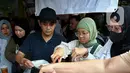 Kurang lebih ada 50 pedagang takjil yang menjual makanan untuk berbuka puasa di Pasar Benhil. (Liputan6.com/Angga Yuniar)
