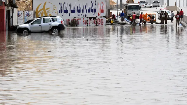 Ilustrasi banjir di Arab Saudi, banjir di Riyadh saat hujan lebat melanda ibu kota pada 13 April 2016. (Dok: FAYEZ NURELDINE / AFP)