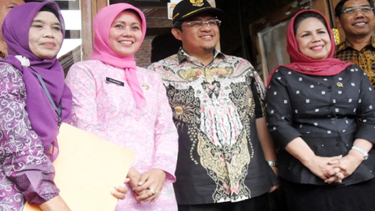 23112014-listrikmasukdesa.jpg