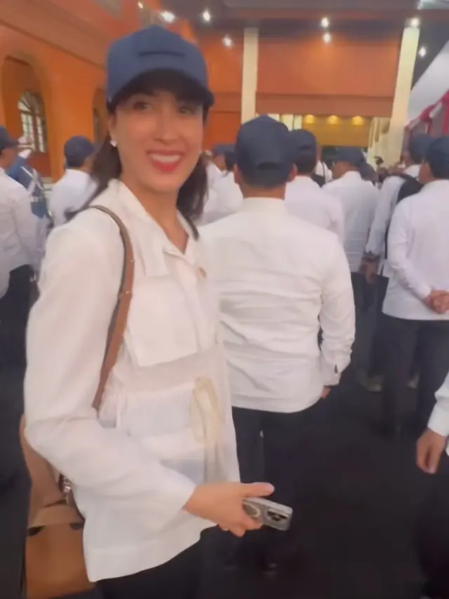 Gaya Kece Widiyanti Putri Wardhana Menteri Pariwisata saat Berangkat ke Magelang.