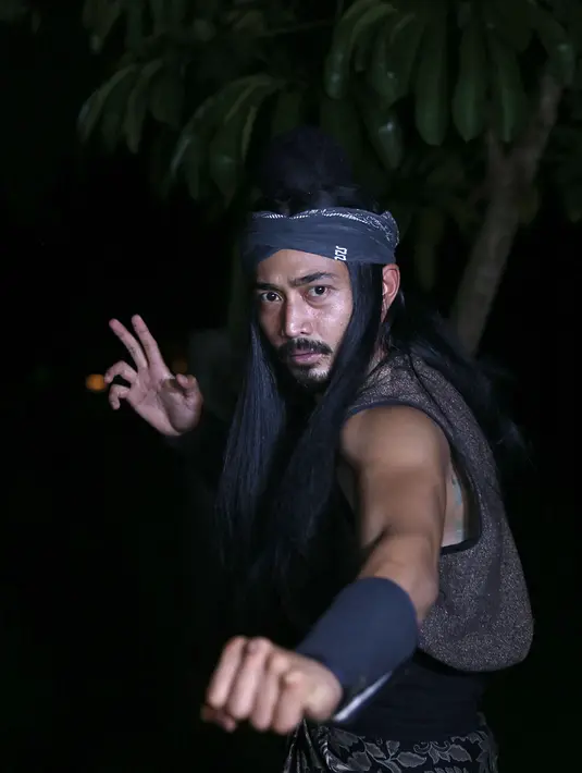 Salah satu yang membuatnya harus menginap di lokasi syuting lantaran jarak antara kediamannya dengan tempat syuting terbilang jauh. Apalagi, waktu istirahat syuting berikutnya yang mepet. (Nurwahyunan/Bintang.com)