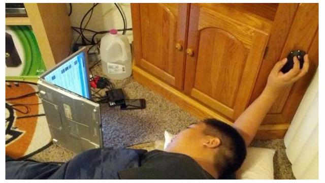 Terlalu Kreatif, 10 Potret Kelakuan Orang Malas Ini Bikin Tepuk Jidat