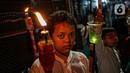 Anak-anak mengikuti pawai obor menyambut Ramadan di kawasan Matraman Dalam, Jakarta, Minggu (27/3/2022). Pawai obor tersebut juga digelar untuk meningkatkan silaturahmi dan ukhuwah sesama umat Muslim serta menyemarakkan syiar Islam di Ibu Kota. (Liputan6.com/Faizal Fanani)