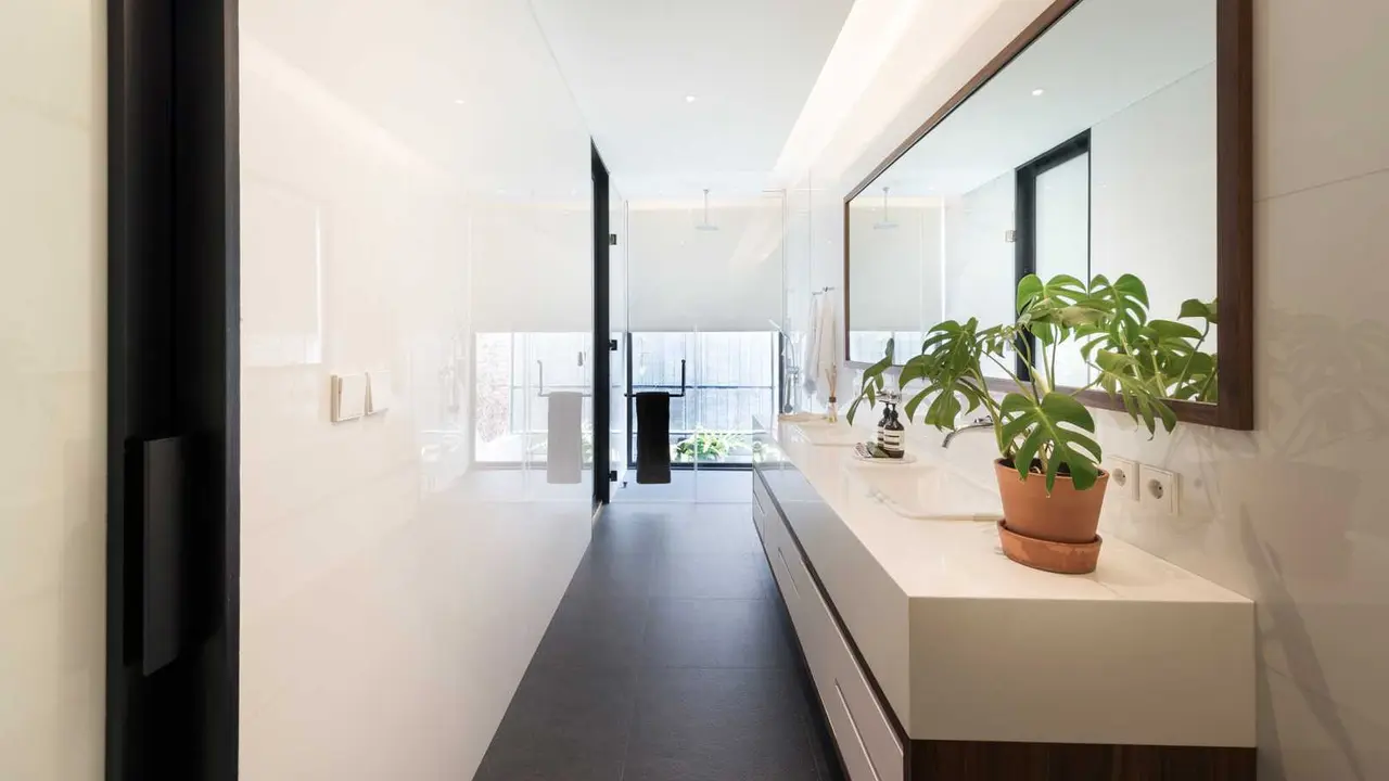 6 Inspirasi Menyulap Interior Kamar Mandi, Simpel tapi Stylish