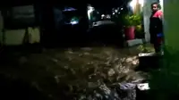 Banjir di permukiman warga Kalibaru Banyuwangi. (Hermawan/Liputan6.com)