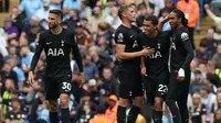 Para penggawa Tottenham merayakan gol ke gawang Man City dalam lanjutan Liga Inggris 2025/2026 di Etihad Stadium, Sabtu (23/8/2025). (Darren Staples / AFP)
