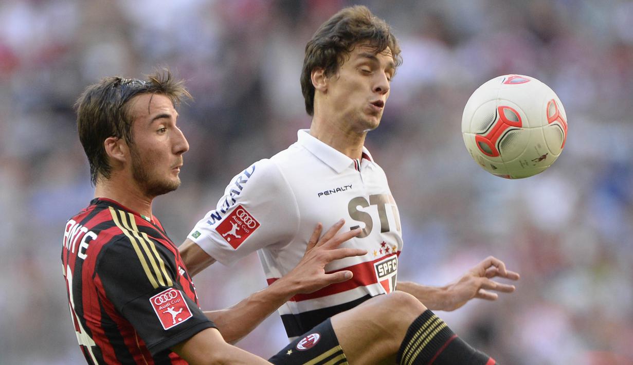 Hanya lima kali Bryan Cristante memperkuat AC Milan senior sebelum kemudian dirinya hijrah ke Liga Portugal untuk bergabung bersama Benfica. (AFP/Christof Stache)